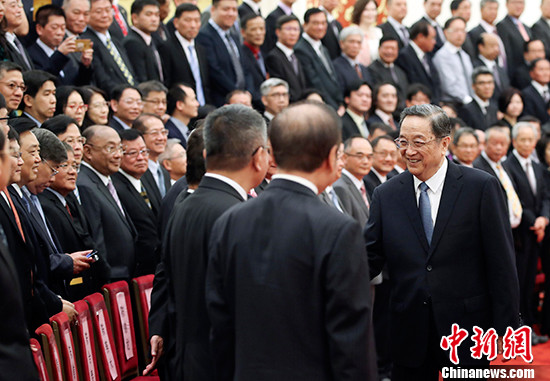 中共中央政治局常委、全国政协主席俞正声会见了参加庆祝大会的台商代表并讲话。 <a target='_blank' href='http://www.chinanews.com/' _fcksavedurl='http://www.chinanews.com/'>中新社</a>记者 盛佳鹏 摄 点击进入下一页